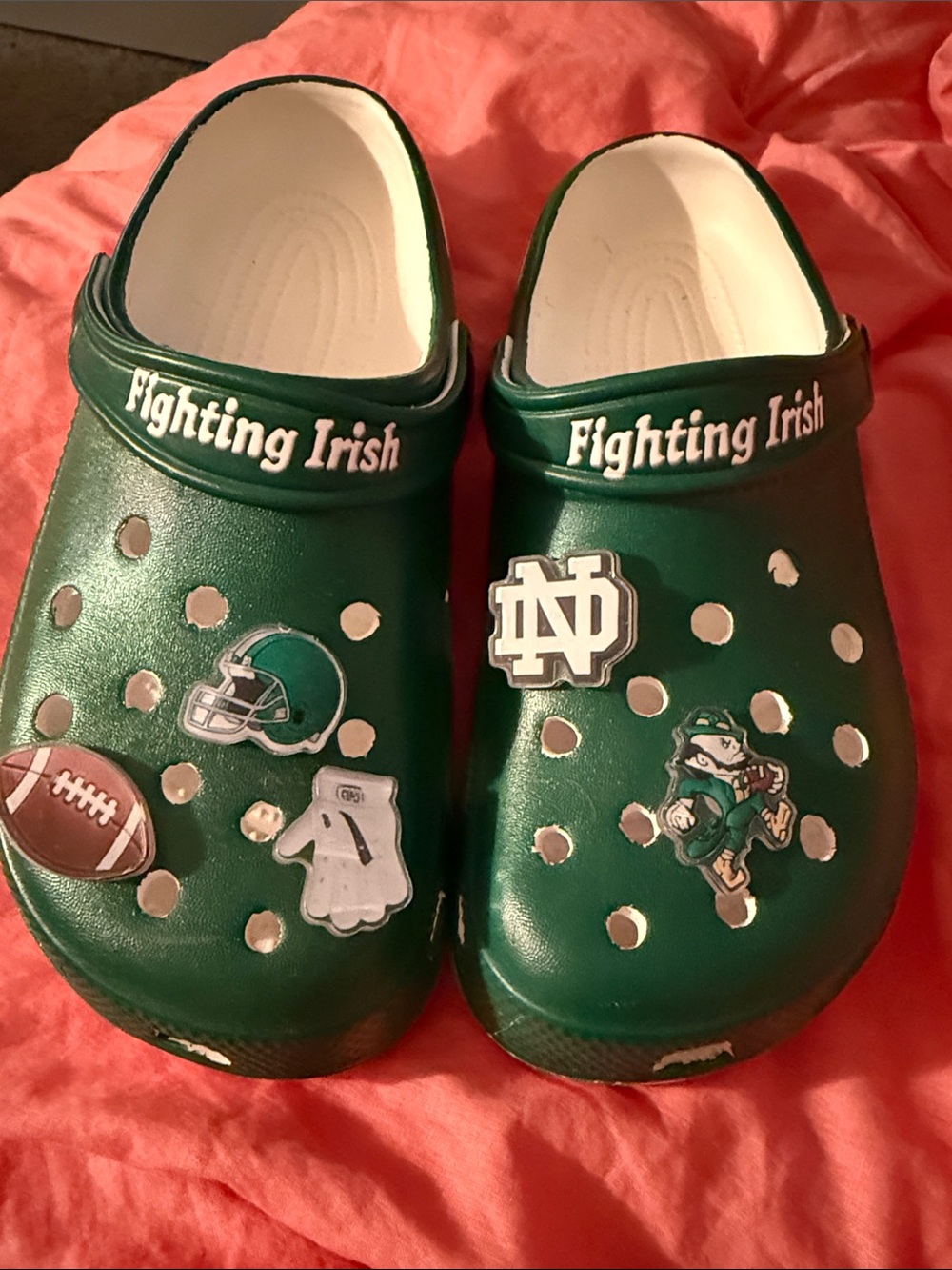 New Notre Dame Fighting Irish Green Croc-Style Clogs with Charms size 8